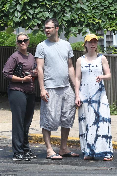 Chelsea Clinton And Marc Mezvinsky Enjoy Hamptons Vacation Daily Mail