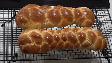 Put one aside covered with a damp tea towel and cut the other ball into 4 even pieces. Easy way to braid 4 and 6 strand challah - YouTube