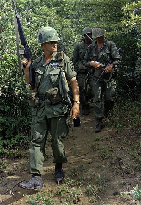 4th Infantry Division Soldiers On Patrol In Vietnam In 1967 R