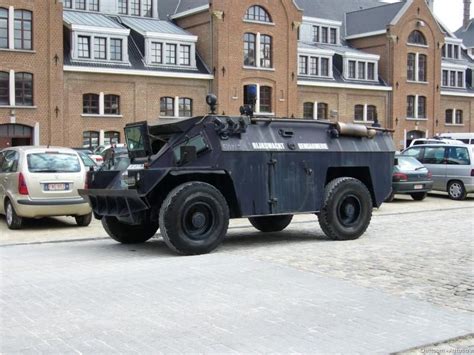 véhicule blindé d intervention de la gendarmerie belge politie