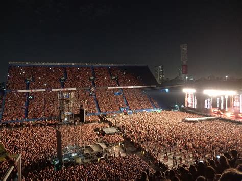 Lali la rompió en su primer Velez - Punto Capital Noticias