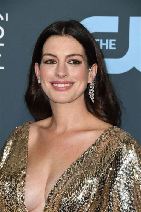 Busty Milf Anne Hathaway Displays Her Perfect Cleavage The Fappening