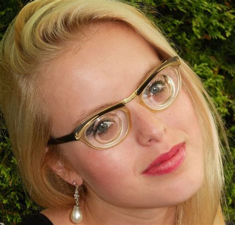 Pin By Maurice Thijs On Sg Geek Glasses Vintage Glasses Girls With