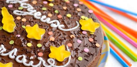 Une pensée bien spéciale pour l'anniversaire d'une personne exceptionnelle qui fête son anniversaire. Gâteau joyeux anniversaire facile : découvrez les recettes de Cuisine Actuelle
