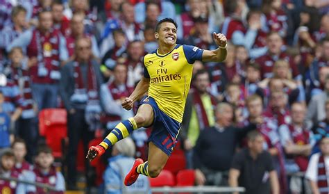 Alexis S Nchez Goal Video Arsenal Star Scores Stunning Strike In Fa