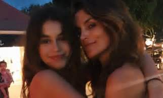 Kaia Gerber Hugs Her Lookalike Model Mother Cindy Crawford Daily Mail