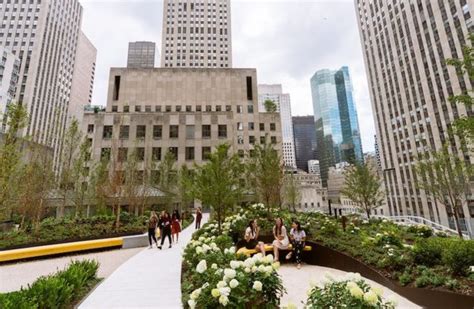 You Can Dine On Rockefeller Centers Glorious Rooftop Park For A