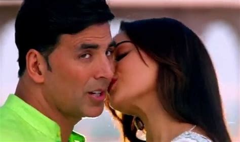 Exclusive Holiday Song Shaayraana Sonakshi Sinha And Akshay Kumars Romance Makes You Go Mushy