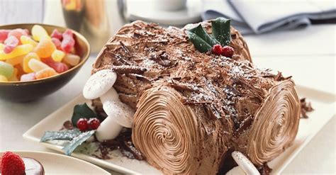 Mit ein paar tricks kannst du einen schlichten blechkuchen im handumdrehen in einen weihnachtlichen kuchen umwandeln. Weihnachtlicher Kuchen aus Frankreich Rezept | EAT SMARTER