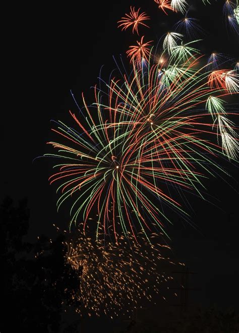 Fireworks light up Lorain sky – Morning Journal
