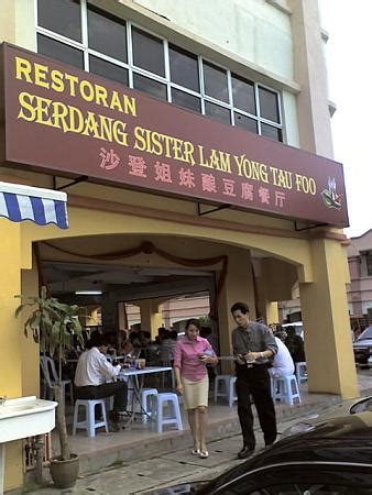 During one of our drives in the township we located the puchong yong tau foo restaurant. Sister Lam Yong Tau Foo