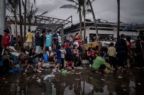 As The Living Receive Aid Bodies Remain Uncollected In The Philippines The New York Times