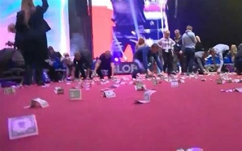 Video Russian Tycoon Throws Sh2m Into Audience At A Conference