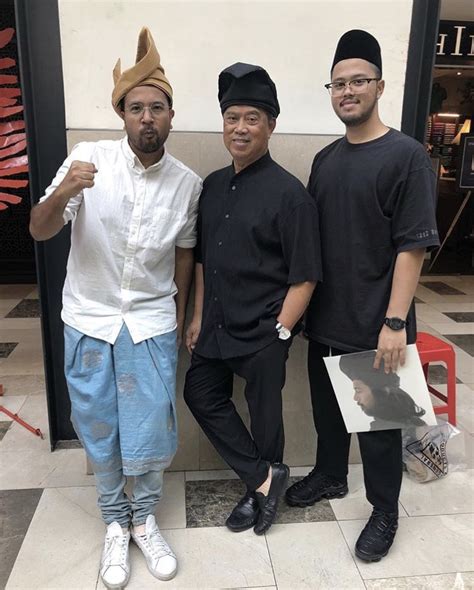 Pelantikan muhyiddin yassin sebagai perdana menteri malaysa kedelapan. PHOTOS Our 8th PM Tan Sri Muhyiddin Yassin Is Actually Quite A Hipster In Real Life ...