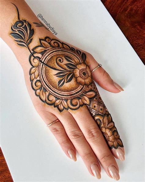 41 Simple Mehndi Designs For Your Fingers