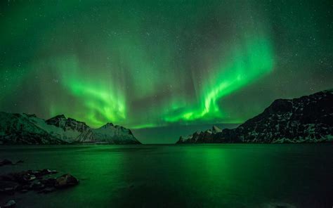 Aurora Borealis Northern Lights Lake Reflection Stars Night Green