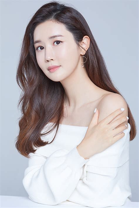 Lee da hae reveals how she met her boyfriend se7en, story behind the paparazzi photos, and more! Lee Da Hae Joins FN Entertainment, Eyes Future Projects ...