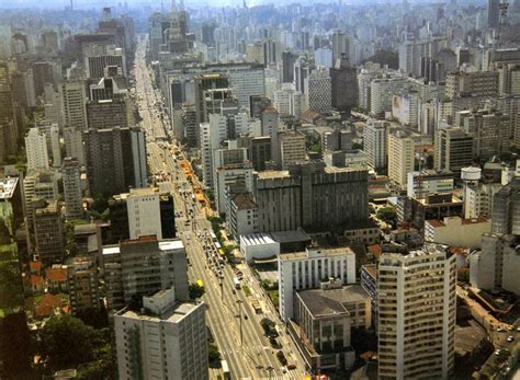 A paulista cartões sem dúvida e a melhor gráfica online que conheço, os materiais sempre chegam no prazo, o atendimento é excelente e a qualidade na impressão dos materiais é impecável. fotografias - Manoel de Brito: Área Paulista - Carla Caffé