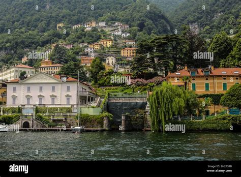 Como Italy June View Od Traditional Old Villas In Lake Como Stock Photo Alamy