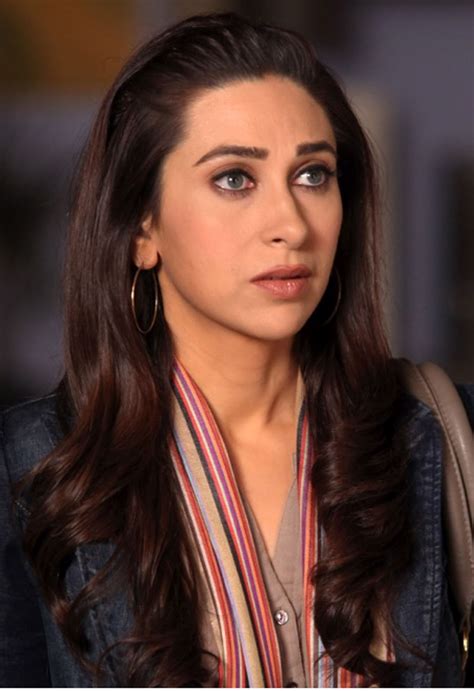 High Quality Bollywood Celebrity Pictures Karishma Kapoor Gorgeous HD