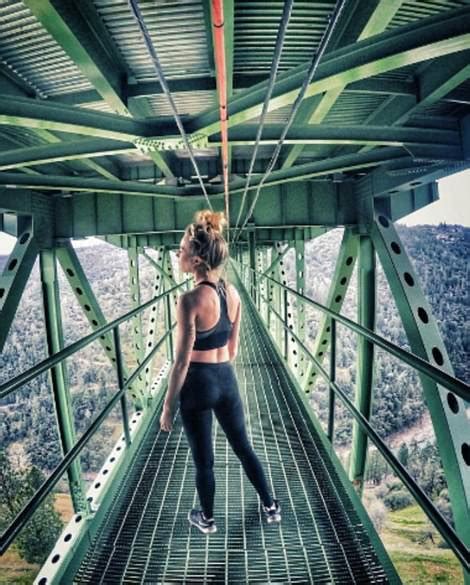 Woman Falls Off Californias Highest Foresthill Bridge Daily Mail Online