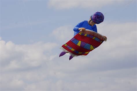 Der spielleiter beginnt die geschichte vom fliegenden teppich zu erzählen. Fliegender Teppich Foto & Bild | sport, flugsport, drachen ...