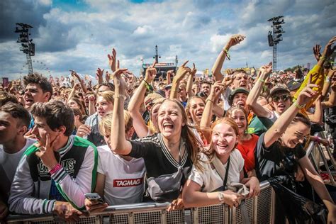 The festival has become one of europe's greatest outdoor music events with more than 250 current musical. Pukkelpop kondigt ticketverkoop aan, maar nog geen line-up ...