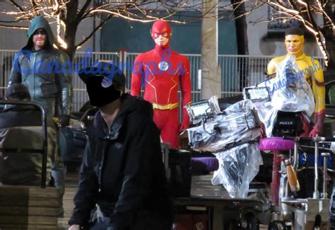 New Set Photo From The Flash S9 Featuring Flash Green Arrow And Kid