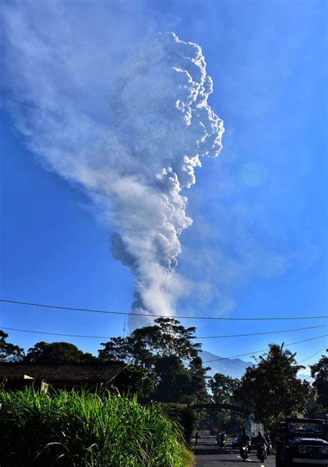 Indonesia Volcano Eruption Java Volcano Blast Spews Hot Ash And Smoke