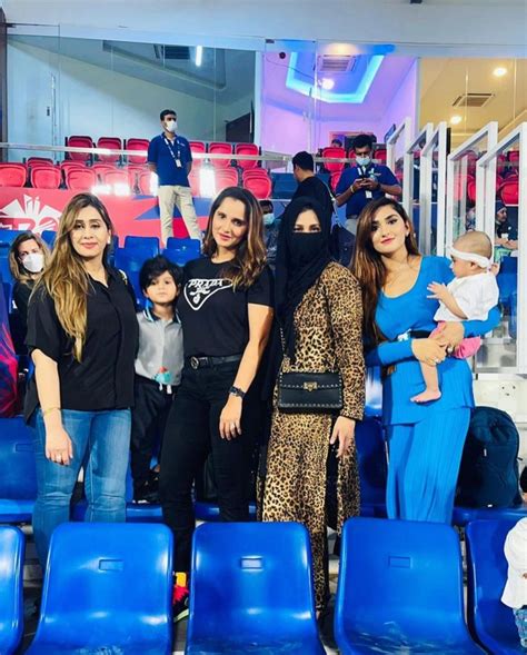 Pakistani Cricketers Wives Spotted At Sharjah Stadium Reviewitpk