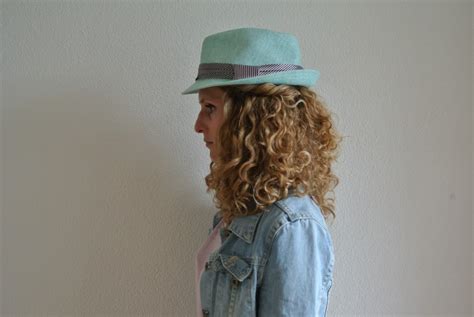 We love how this hat is functional in protecting our hair and head from the sun as well as how super fashionable it is. How to wear a hat with curly hair - JustCurly.com