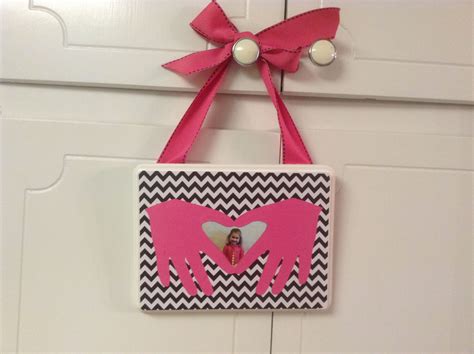 This theme page is filled with some preschool lesson plans and activities and ideas for your preschool classroom. Pin by Holly Branum on Preeschool | Preschool mothers day gifts, Mothers day crafts, Valentine ...
