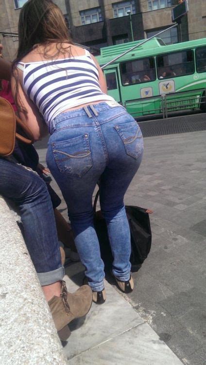 Pawgs In Public