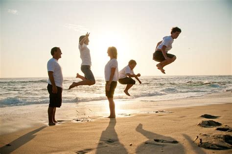 Comfortable clothing will lead to better family beach pictures. Fun Creative Silly Family Portrait on the Beach in La ...