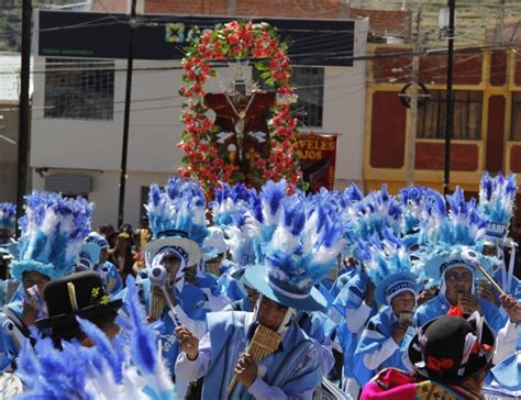Puno Con Gran Alegría Huancané Celebra La Fiesta De Culto A Las Cruces