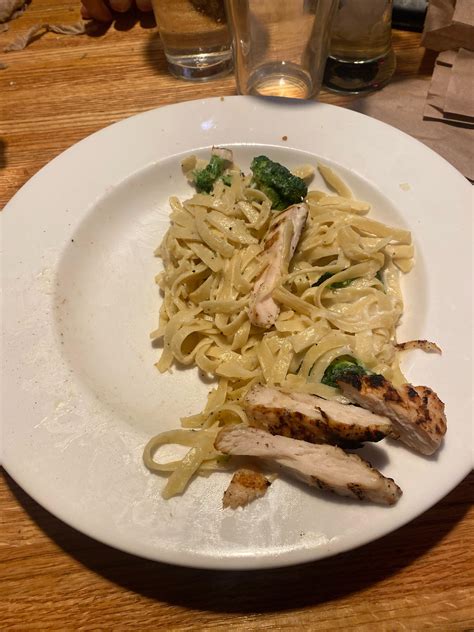 tried applebees alfredo for the first time : r/mildlyinteresting