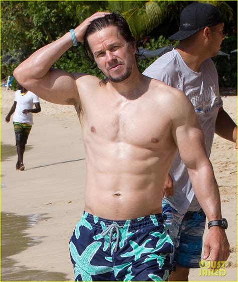 Daddy Mark Wahlberg Serving Muscles Shirtless On The Beach World News Celebrity Gossip Fotp