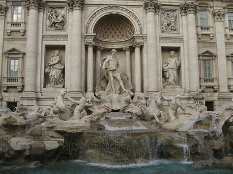 If you have any questions, please. La fontana di Trevi a Roma