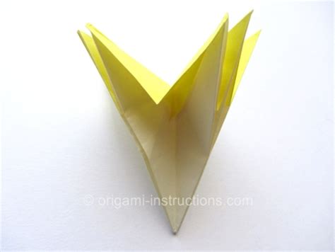 Origami 8-Petal Flower Folding Instructions