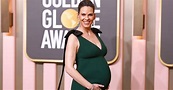 Hilary Swank: Zwillinge mit 48: Hier setzt sie ihren Babybauch in Szene ...
