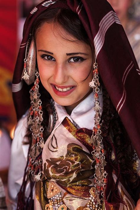 Beautiful Traditional Outfits Costumes Around The World Traditional Fashion