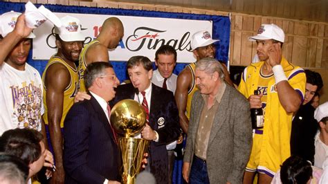 El Equipo De Los Angeles Lakers Campeón De La Nba En 1988 Los