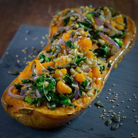 Couper la courge en 2 sans l 'éplucher et couper l' extrémité. Courge butternut farcie au riz complet de Camargue ...