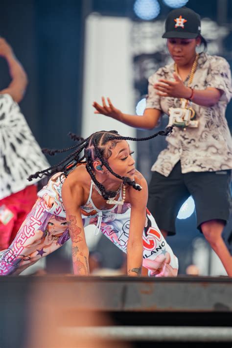 Coi Leray Performs At Rolling Loud Miami, Crowd Chose Violence [Video