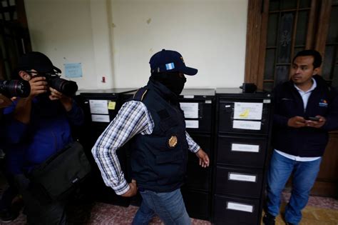 Guatemalas Political Turmoil Deepens As 1 Candidate Is Targeted And The Other Suspends Her