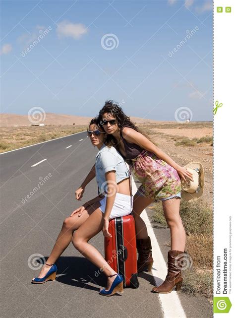 Deux Filles Sexy Sur La Route Image Image 5390696