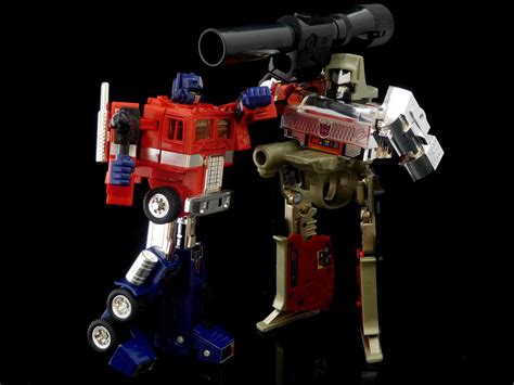 One shall stand, one shall fall. Transformers G1 Optimus Prime vs Megatron | Original ...