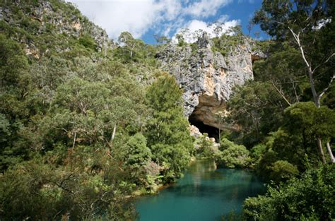 Jenolan Caves Diverse Australia