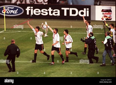 L R Real Madrid Captain Fernando Redondo Celebrates With The Trophy