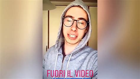 Max Felicitas Annuncia Il Nuovo Video Porno E Insegna A Salmo Come Si Fa Un Video Youtube